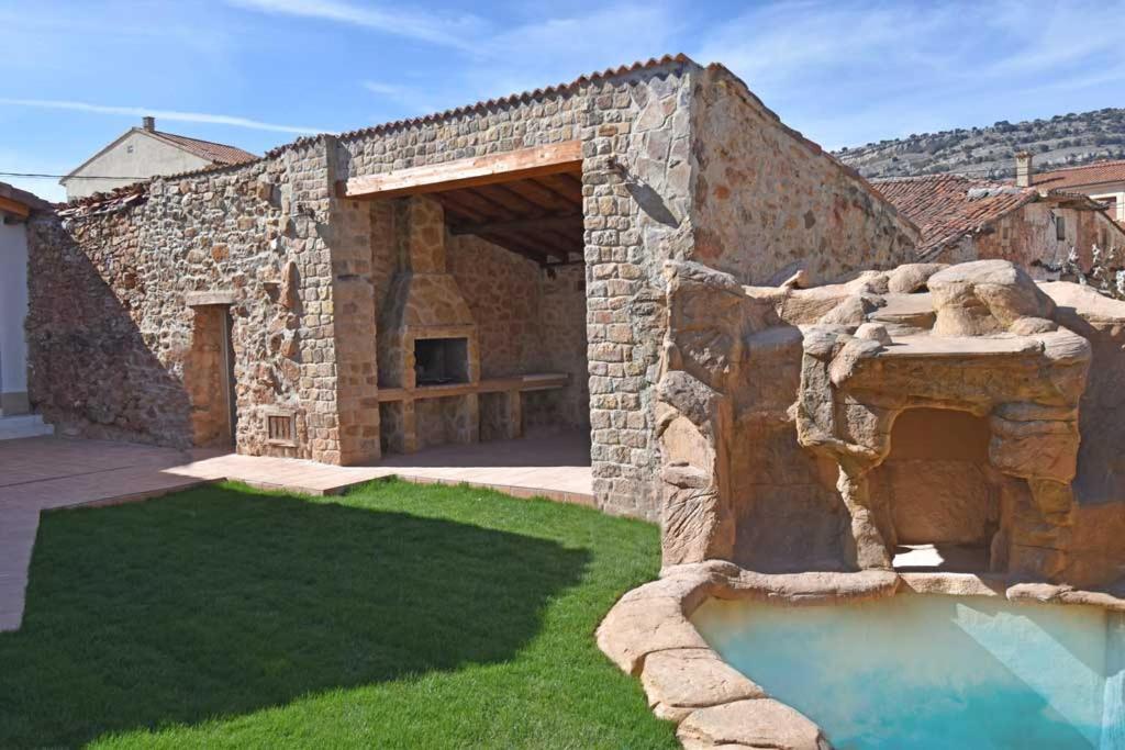 Fuentetoba Casa Rural La Cueva Del Agua מראה חיצוני תמונה