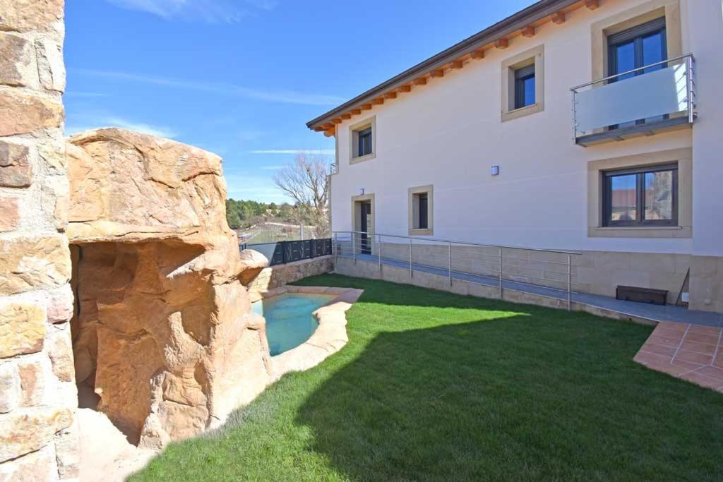 Fuentetoba Casa Rural La Cueva Del Agua מראה חיצוני תמונה